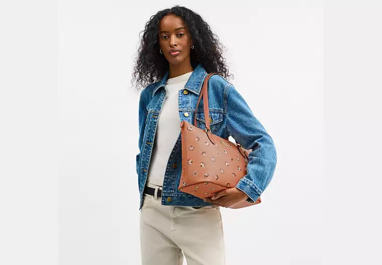 COACH Gallery Tote Bag With Shell Print